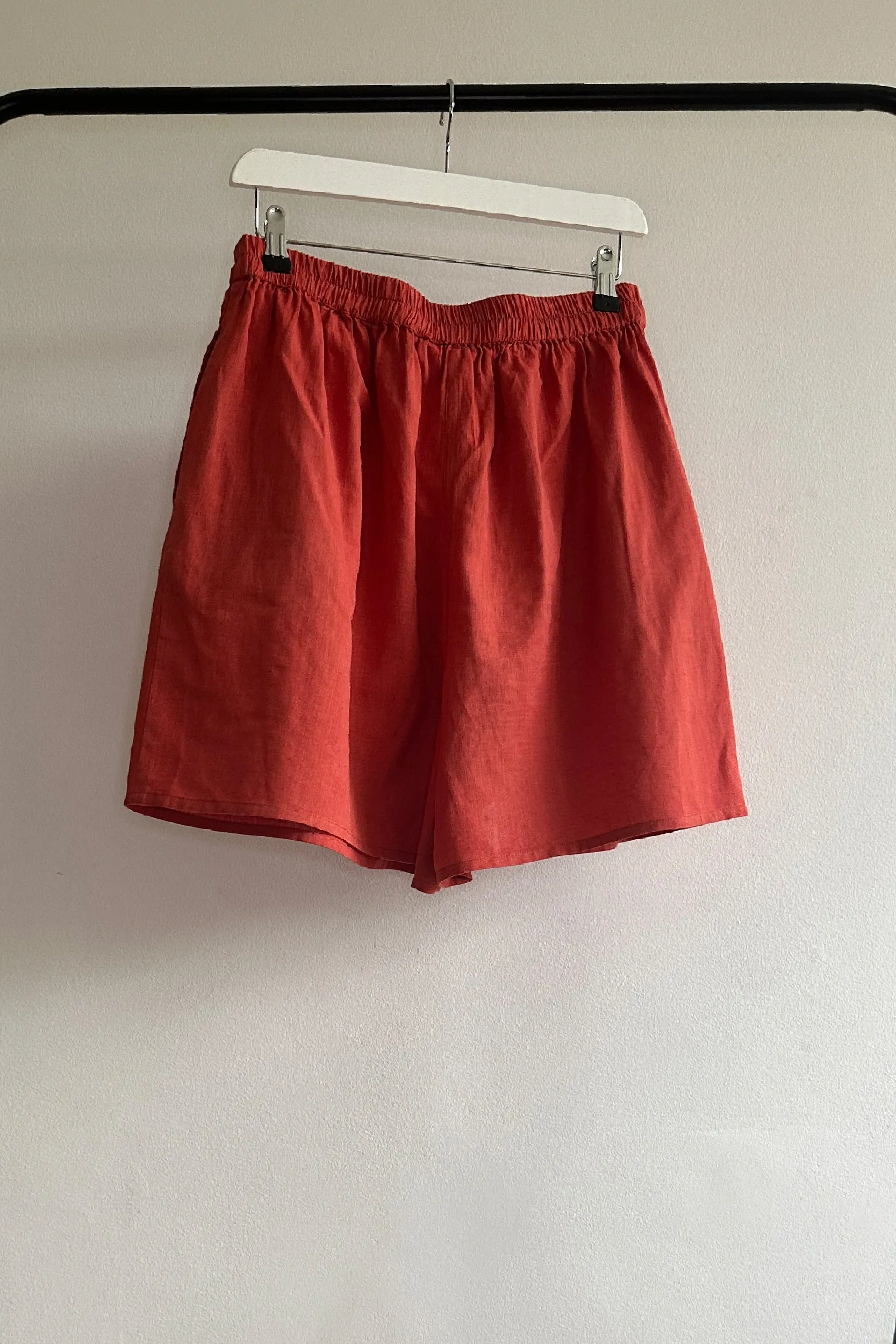 RELAXED LINEN SHORTS