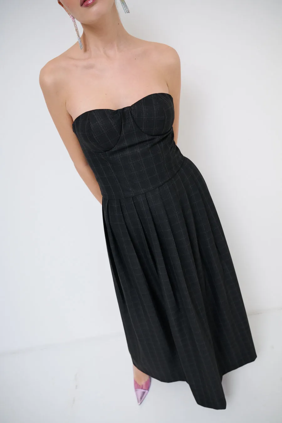 Strapless midi dress with pleated skirt wholesale